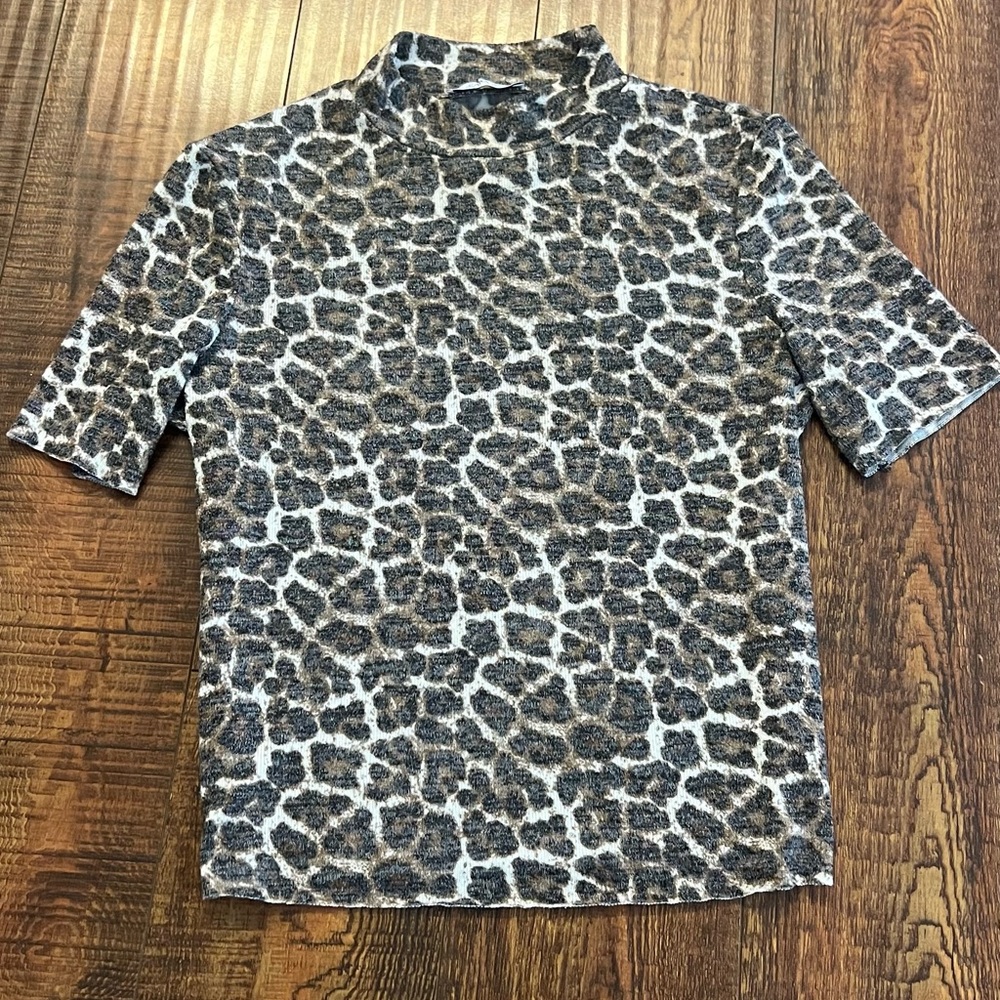 Zara leopard sweater half sleeve